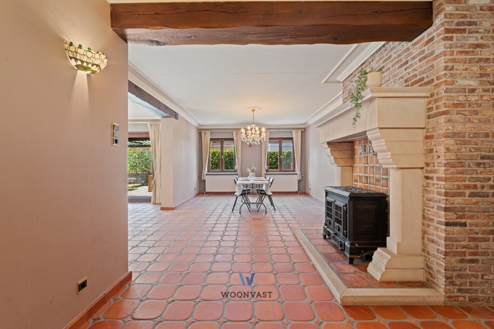 Villa de charme avec jardin ensoleillé et piscine naturelle sur 840 m² - photo 5