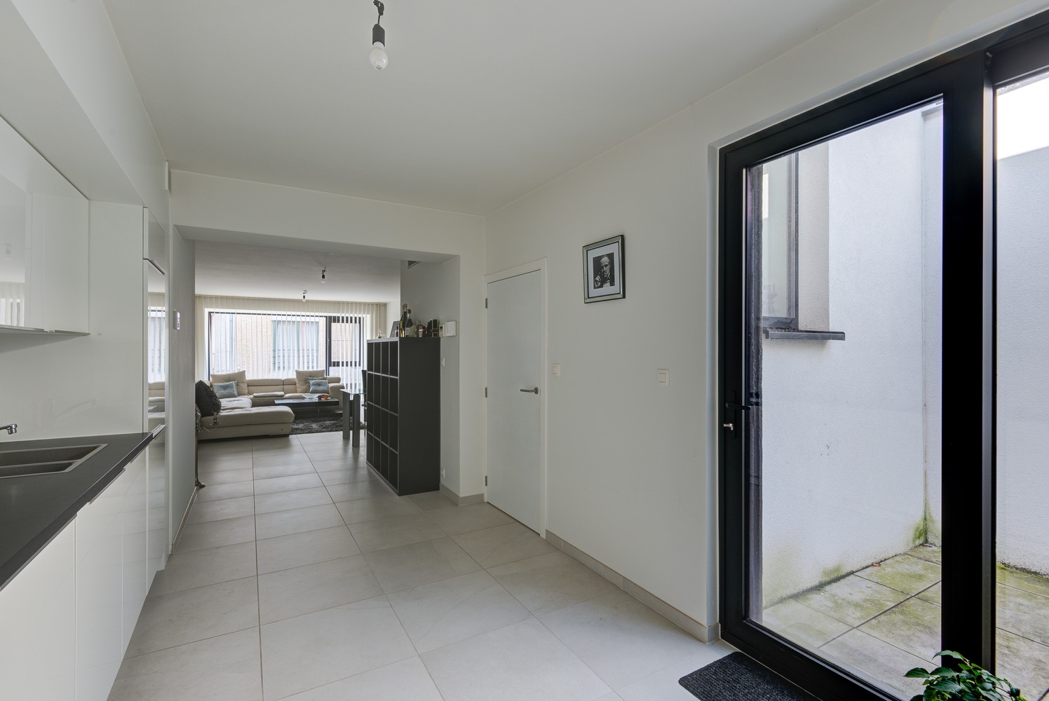 MODERNE WONING MET 2 SLAAPKAMERS, 2 TERRASSEN EN GARAGE IN HET CENTRUM VAN HOESELT - foto 4