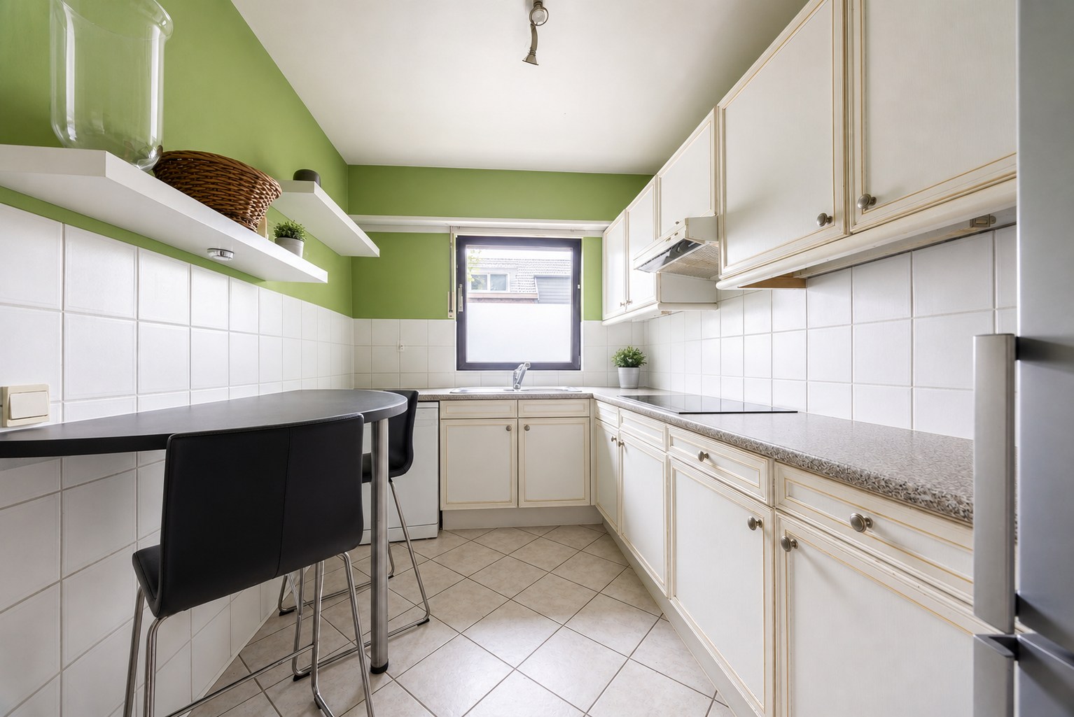 Gelijkvloers appartement met 3 slaapkamers en tuin - foto 4
