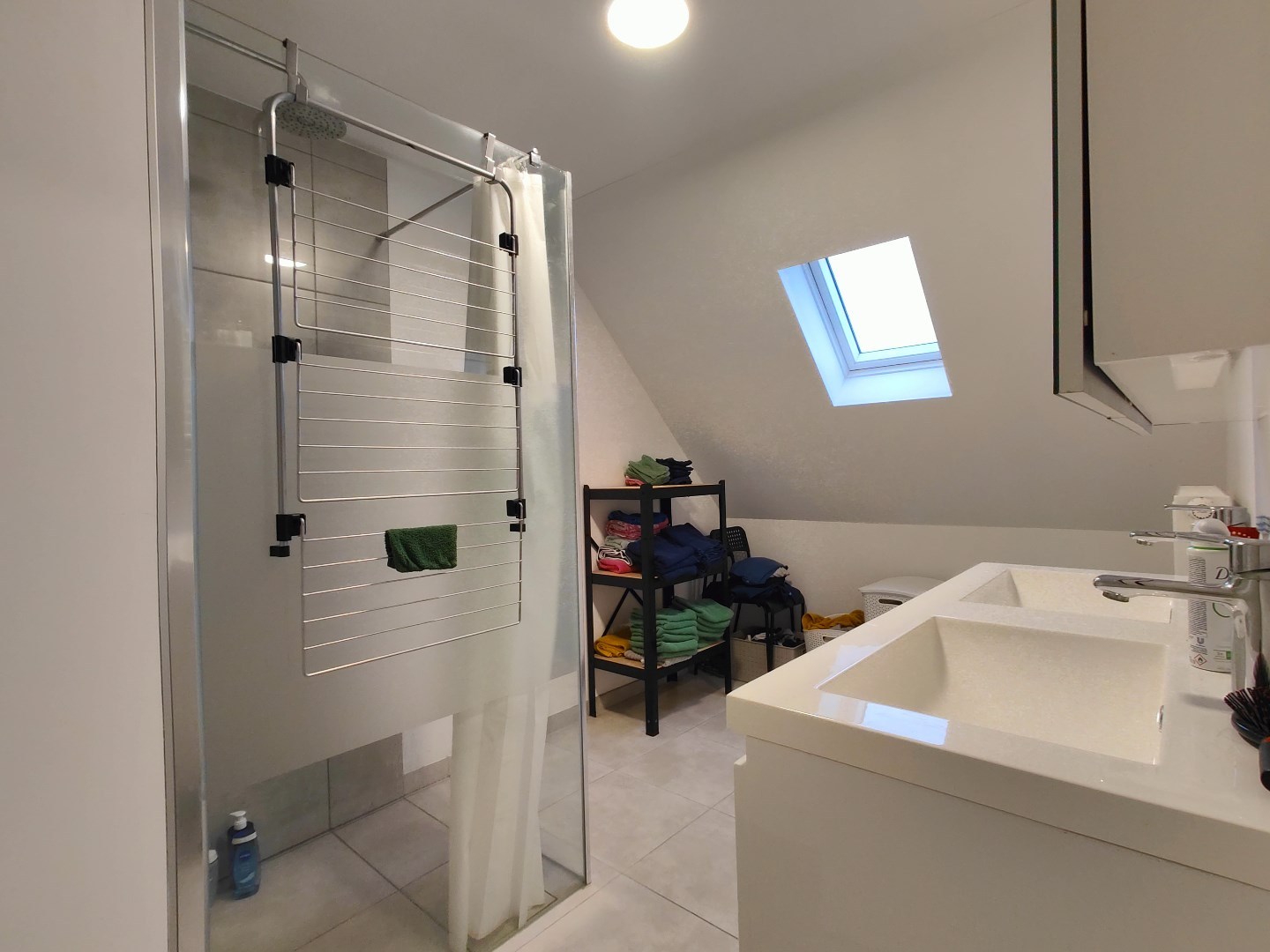 Volledig afgewerkte duplex met 2 slaapkamers en een private autostaanplaats - foto 5