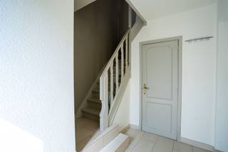 Découvrez cette charmante propriété à Kieldrecht, idéale pour ceux qui recherchent une maison confortable avec du potentiel. Cette maison...