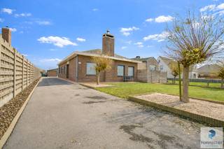 SIJSELE – RICHTPRIJS – Grote gelijkvloerse woning met 4 slaapkamers en Zuidwestgerichte tuin.Deze goed onderhouden en instapklare woning bevindt zich...