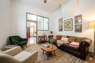 Infos: brussels.west@weinvest.be or +32 2 315 77 22✨ Commercial property to renovate – a property full of potential! ✨Looking for a project that...