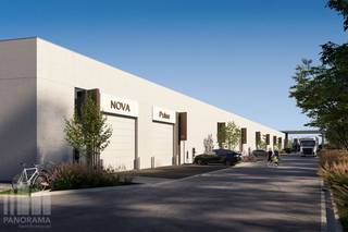 Nieuwbouw <strong>KMO-unit </strong>van <strong>192 m² en 61 m² mezzanine</strong> te koop<br />Uitstekend gelegen langs de drukke Mechelsesteenweg (N26) en met snelle verbinding via de N21 naar de E19 en E40 richting Brussel, Antwerpen en Gent. Ideaal voor optimale zichtbaarheid en bereikbaarheid.<br /><br />De hoogwaardige opslagruimte met een <strong>vrije hoogte van 6 m</strong> zijn makkelijk toegankelijk via een <strong>automatische sectionaalpoort</strong> (4 m B x 4,2 m H) en aparte toegangsdeur. De unit is uitgerust met een afgewerkte, gepolierde en gewapende betonvloer met een draagkracht van 2.500 kg/m², lichtstraten met rookluik, een geïsoleerd dak en een regenwaterciterne van 5.000 liter. <br /><br />Gelegen in het hoogwaardige <strong>Business Park Overdevaert</strong> in Kampenhout, geniet het pand van ingerichte gemeenschappelijke delen met <strong>camerabewaking</strong>, slimme LED-verlichting en een branddetectienetwerk, wat zorgt voor maximale veiligheid. Verder zijn er 2 privatieve parkeerplaatsen voorzien, met de mogelijkheid tot installatie van <strong>laadpalen</strong>. <br /><br />Daarnaast zijn er units beschikbaar van <strong>111 m² tot 1.582 m²</strong>, sommige met mezzanine, die naar wens<strong> samengevoegd</strong> kunnen worden, perfect voor groeiende bedrijven!<br /><br />Contacteer <strong>PANORAMA B2B</strong> voor bijkomende inlichtingen, plannen of een vrijblijvend plaatsbezoek: <strong>0474 17 17 15</strong>