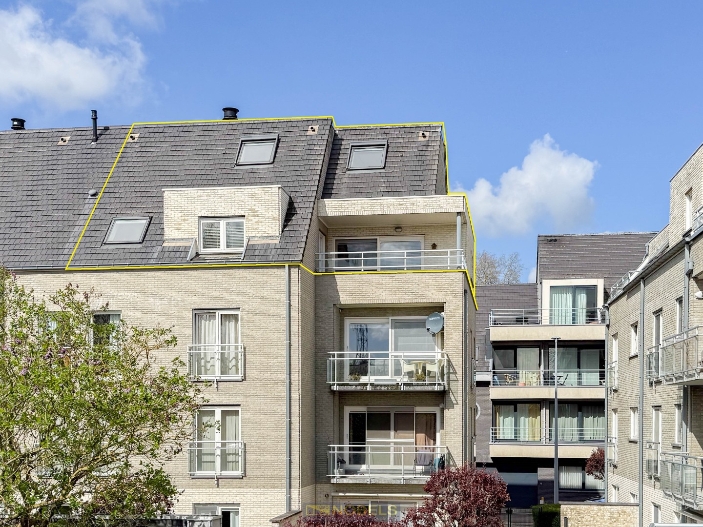 Te koop, stijlvol dakappartement met sauna, terras, berging én 2 autostaanplaatsen - foto 4