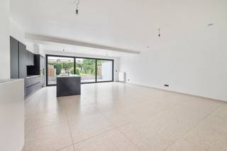 Op zoek naar comfortabel wonen met een tuin én vlak bij het stadscentrum? Dit recent gebouwd gelijkvloers appartement combineert modern...