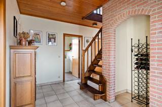 Deze ruime, vrijstaande woning is gelegen in een toffe straat, vlakbij het centrum van Zandvliet. Openbaar vervoer, scholen en winkels zijn allen...