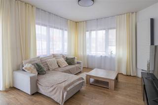 <p>Located in the Engelbert Van Arenbergstraat is this pleasant apartment on the second floor. Thanks to its excellent location near the Gent-Dampoort railway station, you enjoy an easy connection and stores, schools and other daily amenities are just a short distance away.</p><p>Through the entrance hall with practical storage space you enter the bright living space. The apartment has two bedrooms and a bathroom with bathtub and toilet.</p><p>This apartment is the ideal opportunity for those who want to live in an excellent location in Ghent, as well as for investors.</p><p>Curious about what this property has to offer you? Contact us to schedule a visit!</p>