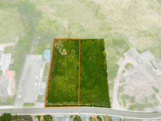 2 mooie bouwgronden in rustige straat van elk 10 are. Ideale breedte van 20m met 50m diep. Doe een bod vanaf 215.000€ per lot.