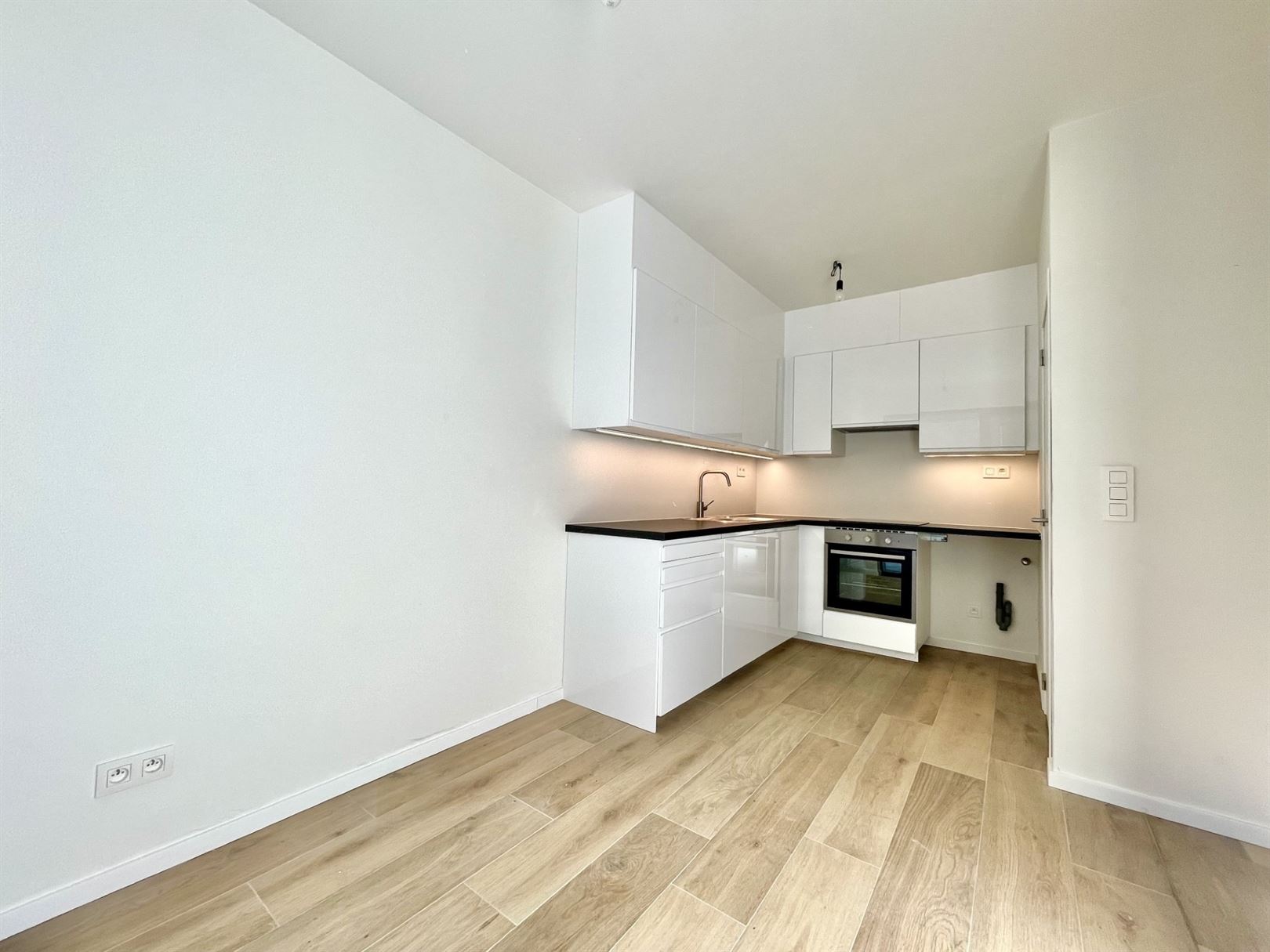 NIEUWBOUW HALF-OPEN STADSWONING 2/3SLK + 1/2 BADK + PRIVÉ PLEIN EN BERGING + STRAAT HALFMANENGANG - foto 4