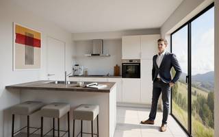 INDELING VAN DE WONING<br /> GELIJKVLOERS* Inkomhal* Berging* Gastentoilet* Leefruimte met open keuken* Sas met trap naar verdiep 1<br /> VERDIEP 1* 3 slaapkamers* Nachthal met zolderluik* Badkamer + toilet<br /> ZOLDERVERDIEP* zolder<br /> OVERIG* Inpandige garage