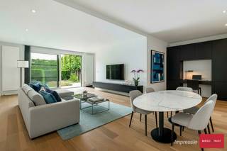 In de verzorgde residentie 'Baron du Four', gelegen ruim en stijlvol gelijkvloers appartement met mooi zuid georiënteerd terras. De royale...