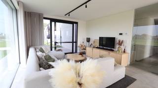 Deze prachtige, recent gebouwde woning combineert moderne luxe met een rustige, landelijke ligging en biedt alle comfort voor wie op zoek is naar...