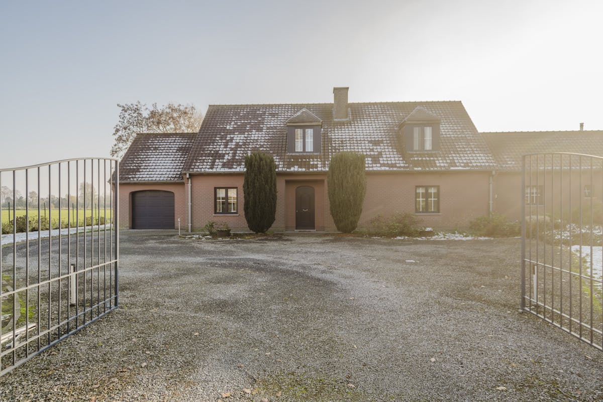 Villa met stallingen te koop op een ruim perceel van 10.026m² - foto 2