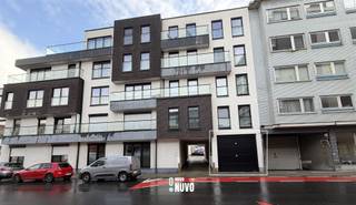 4 staanplaatsen en 2 bergingen  te koop te Residentie LeonPrijs staanplaats : 16.500 euro exclusief registratierechten.Prijs Berging: 5.000 euro...