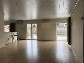 Voor wie op zoek is naar een stijlvolle thuis met een vleugje vakantiegevoel, is dit een unieke kans om verliefd te  worden op een eigendom die...