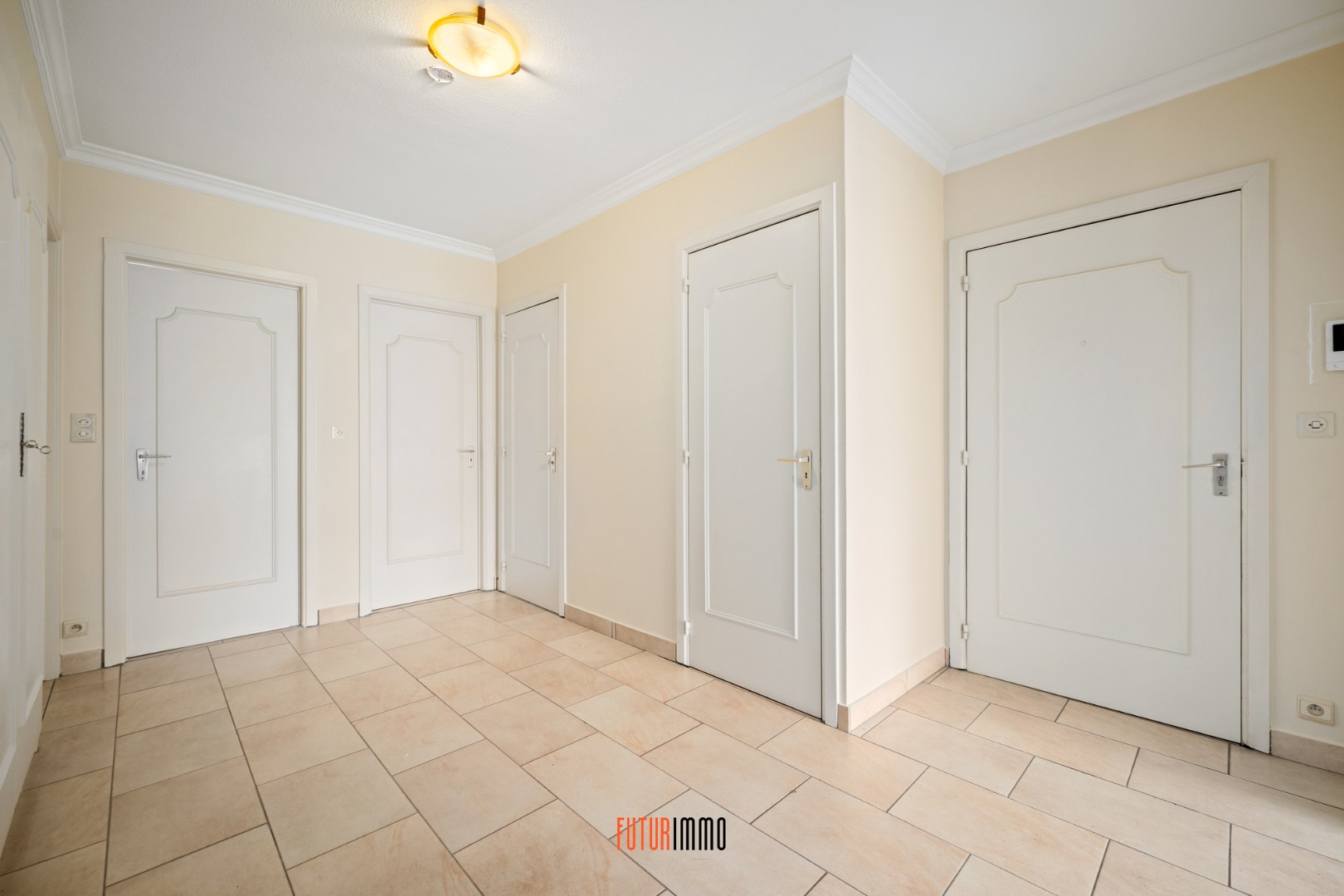 Ruim 3-slpk appartement met parking te Sint-Michiels - foto 2