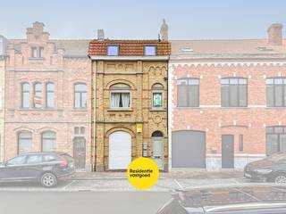 Uniek gerenoveerd pand met 3 entiteiten in hartje NieuwpoortWoonst met praktijkruimte of studio in het centrum van Nieuwpoort-stad, op wandelafstand...