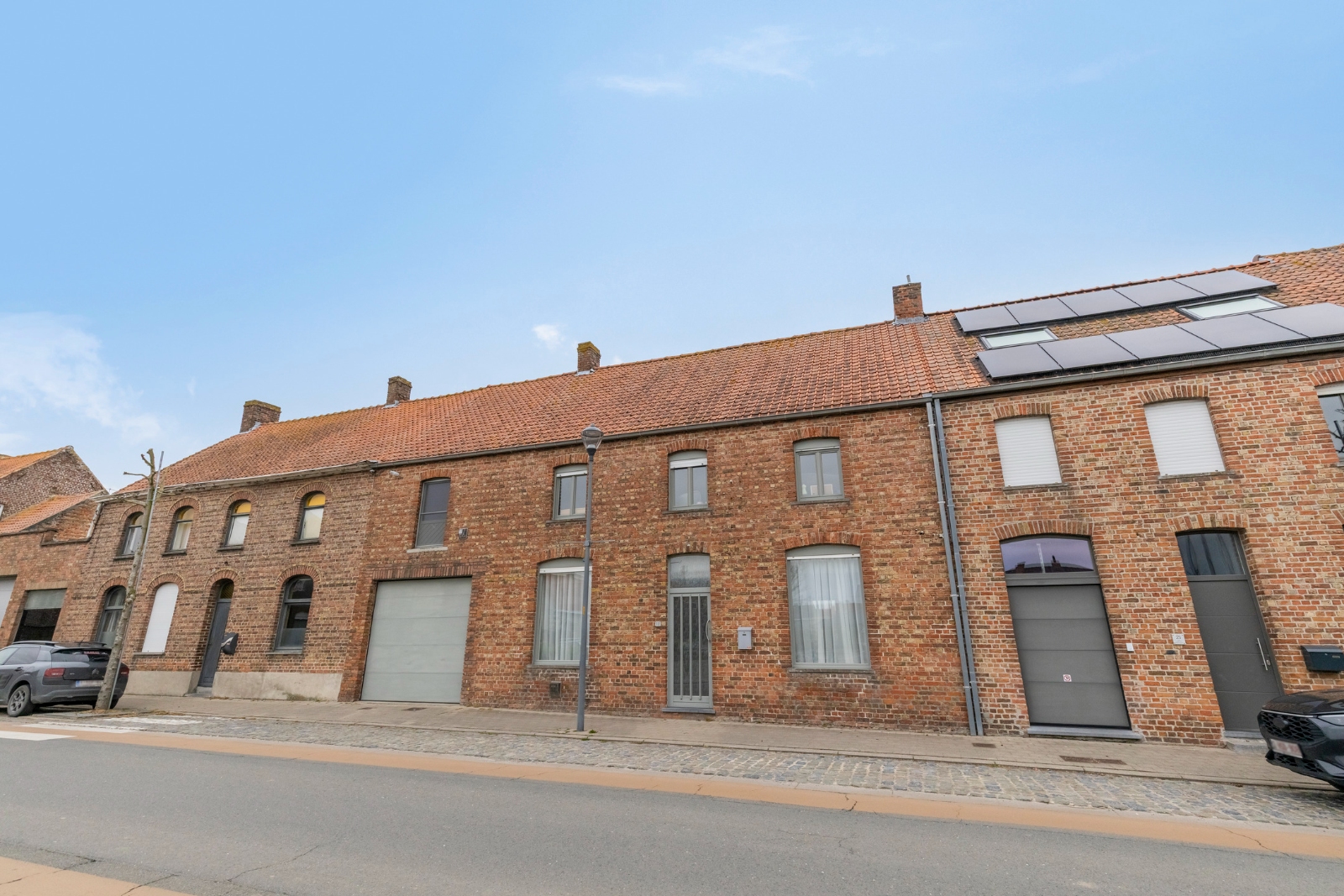 Omvangrijke woning met 5 slpk, tuin en dubbele garage - foto 5