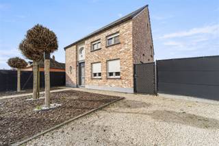 A VENDRE : Développement récent de maisons jumelées à Heusden-Zolder !Bienvenue dans cette maison spacieuse avec un emplacement central ! Dans le...