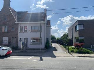 Over het appartement:Dit charmant en lichtrijk duplex appartement biedt een warme en huiselijke sfeer dankzij ramen aan drie zijden en een doordachte...