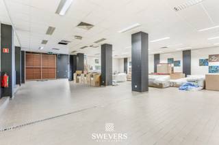 Interesse? Meer informatie op www.SWEVERS.be. - In de Dr. Vanderhoeydonckstraat 22-22a in Lummen ontdek je een uniek eigendom waar wonen en...