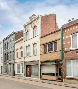 Deze grote herenwoning gelegen op een strategische woonlocatie te Leuven biedt u enorm veel troeven.Een gelijkvloerse ruimte van maar liefst 110m2...