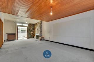 OP TE KNAPPEN GEZINSWONING OP EEN GUNSTIGE LOCATIE TE REKEM ! <br /><br />We vinden deze halfopen bebouwing met een bewoonbare oppervlakte van 140 m² terug op een perceel van 2a 21ca in Rekem-Lanaken. <br /><br />Voor meer informatie, neem zeker een kijkje op onze website via de volgende link:<br />https://www.sterkvastgoedmakelaars.be/detail/te-koop-woning-lanaken/7517437?dosearch=True&flowstatus=ForSale,ForSaleReserved,ForSaleWithBid,ToCompleteForSale,SoldUnderReserve,Sold&pageindex=1&pagesize=12&searchpage=ForSale&sortdirection=DESC&sortfield=pub_flowstatus&transactiontype=Sale