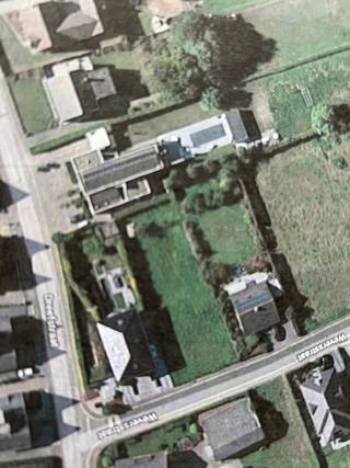 Zeer rustig gelegen bouwgrond in een doodlopende straat te Wichelen.Deze bouwgrond van 870 m2 met een straatbreedte van 19,6 meter, biedt heel wat...