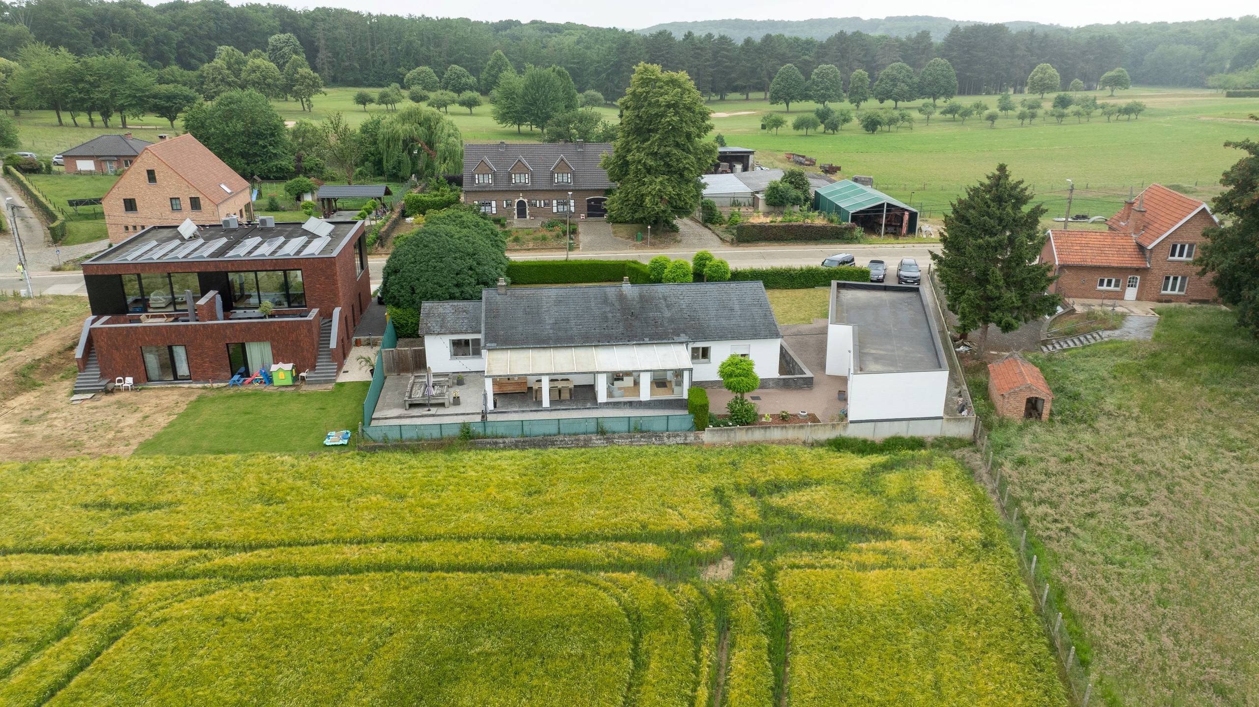 Bungalow avec espace de pratique/magasin, 3 chambres à coucher et dépendance - photo 4