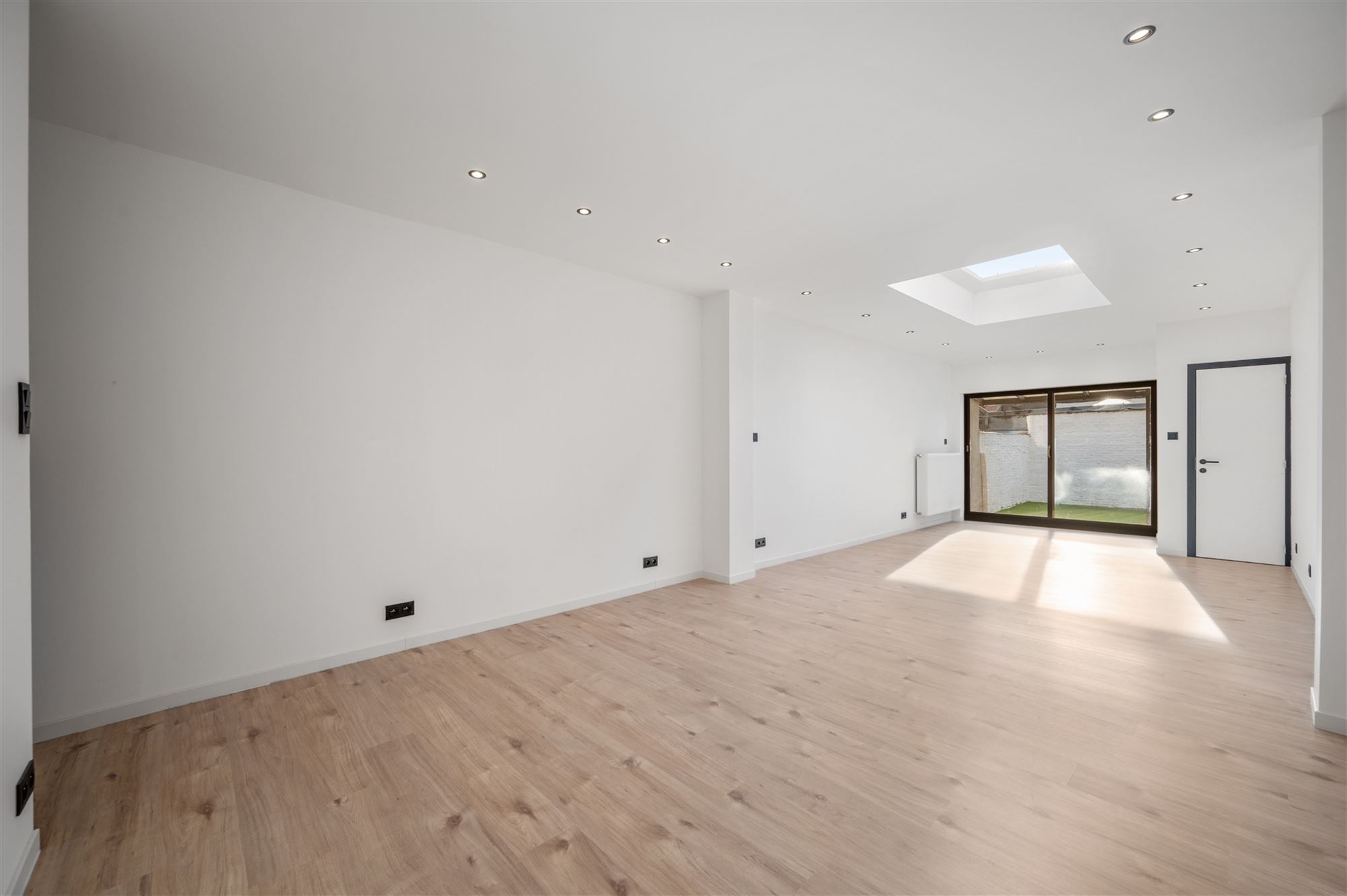 Vernieuwde woning met 3 kamers en tuin in rustige straat - foto 2