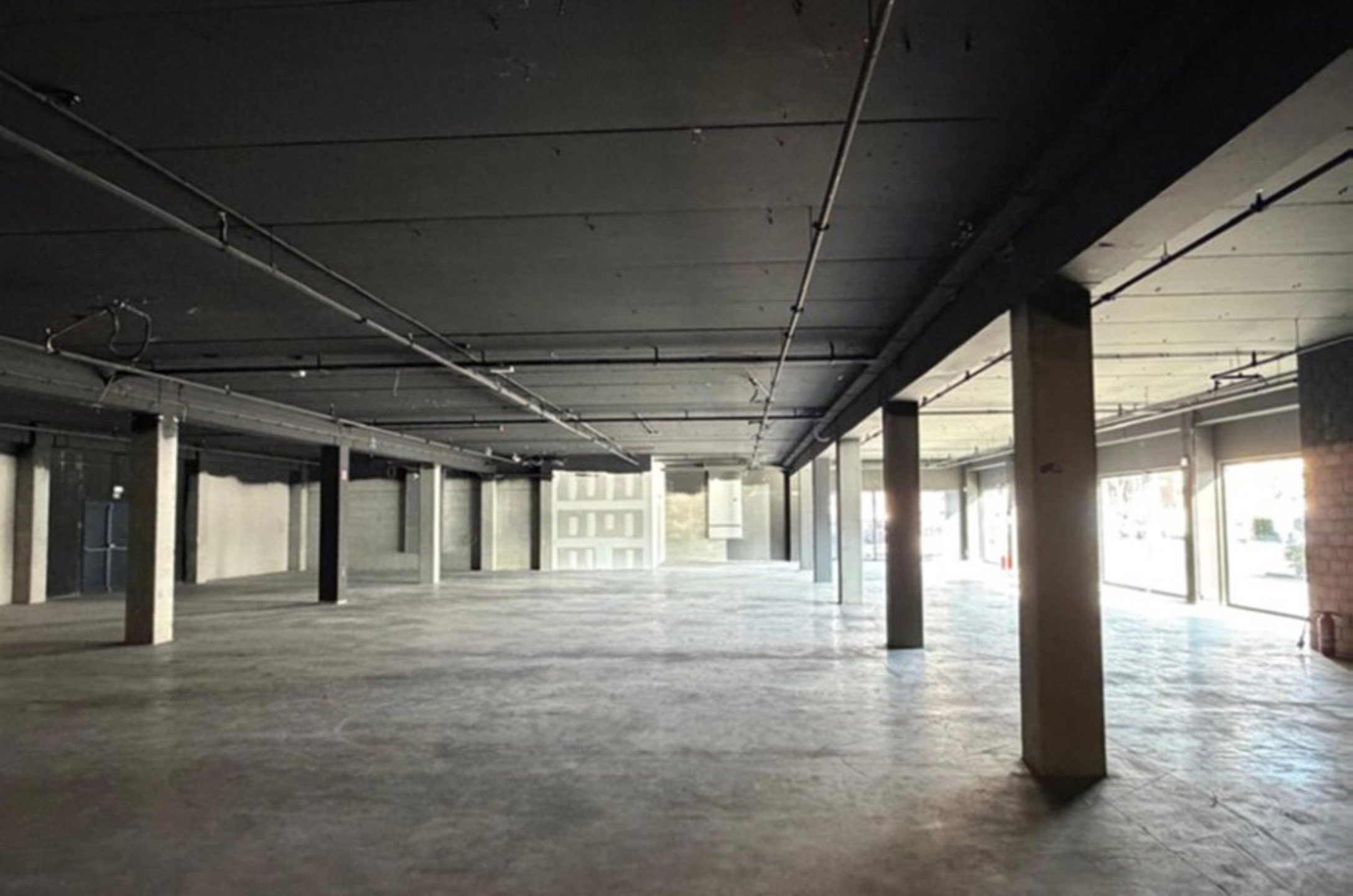 Commercial for rent in Ghent - photo 4