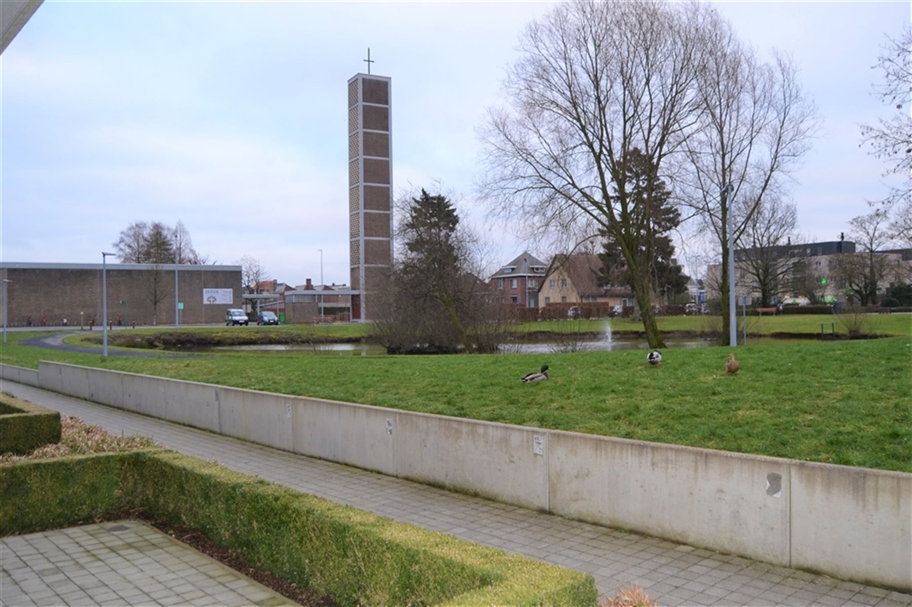 Ruim appartement (120 m²) met grote autostaanplaats  - foto 2