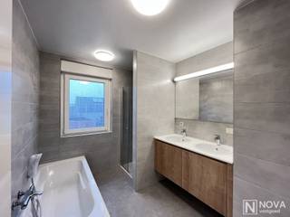 Deze nieuwbouwwoning ligt in de Pelikaanstraat in Nieuwpoort-stad.Op de gelijkvloerse verdieping bevindt zich een inkom met toilet, een ruime...