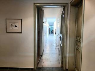 Wanneer ruimte luxe wordt …..Dit riant en uniek herenhuis in hartje Wervik combineert tijdloze charme met hedendaagse elegantie.Dankzij de talrijke...