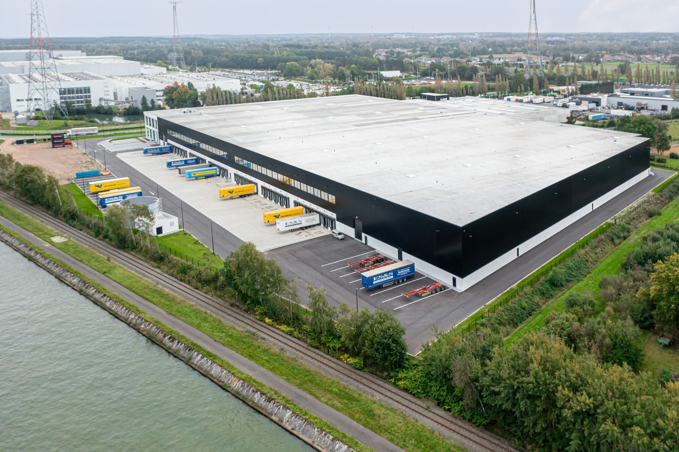 Magazijnruimte van 15.385 m² en 2.997 m² mezzanine in Laakdal - photo 1