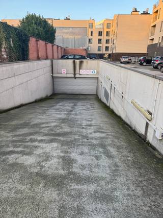 ondergrondse parkeerplaats op -1, voor eigen gebruik, vrij van huurder, ook als investering, gemakkelijk te verhuren aan 1.000 euro/jaar