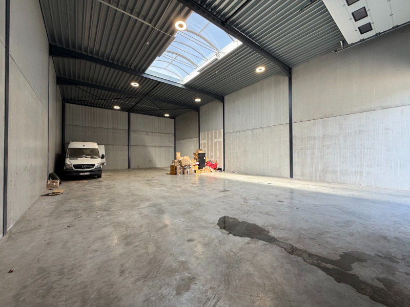 Magazijn/KMO-unit van 262 m² te huur met parkeerplaats - photo 5