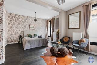 Informatie woningDeze uitzonderlijke woning is gelegen in een rustige straat in het hart van Antwerpen, op wandelafstand van alle stadsvoorzieningen,...