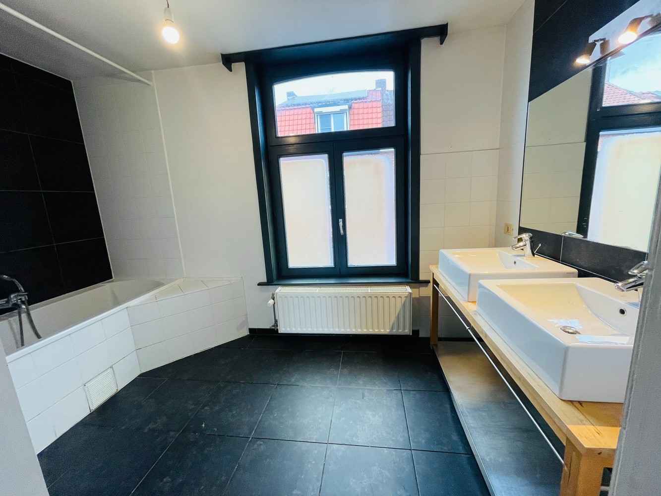 Assebroek, leuk ENERGIEZUINIG gezellig  instapklaar woonhuis met 3 SLAAPKAMERS en tuintje - photo 4