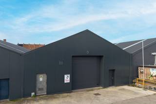 Centraal gelegen magazijn met een oppervlakte van 800 m², ideaal voor opslag, distributie of lichte industriële activiteiten.De loods werd recent...