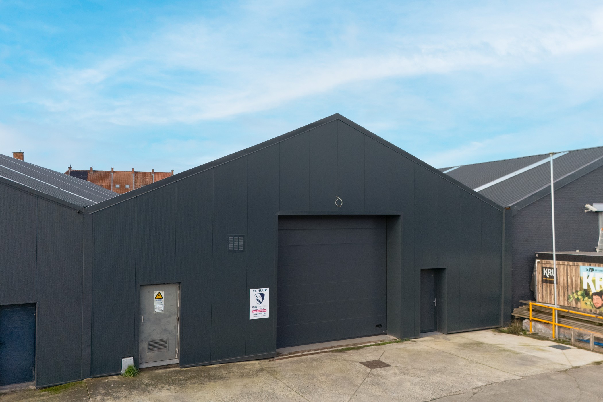 Magazijn (750m²) met kantoor (50m²) te huur in Deinze - foto 1