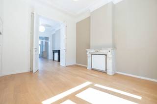 Located in Forest, between Altitude 100 and Place Albert, in a quiet and sought-after street, discover this beautifully renovated duplex of...