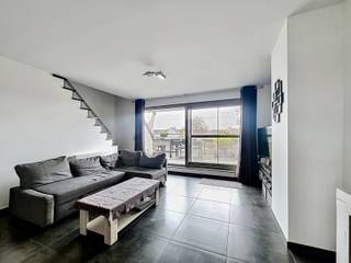 Prachtig duplexappartement met 2 SLPK, Terras & Staanplaats!In de Gaston de Schepperstraat 10 te Erembodegem bevindt zich dit prachtig modern...