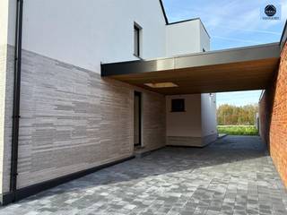 ZEER MOOIE WONING MET 4 SLAAPKAMERSVraagprijs: 449.000 euroZeer mooie, goed gelegen, ruime woning nabij centrum, winkels, openbaar vervoer en...