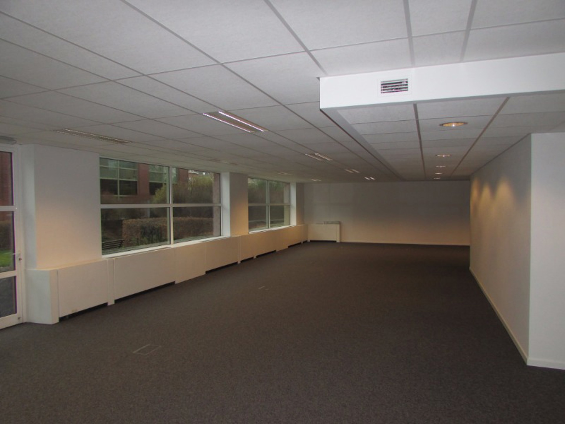 Commercial à louer à Diegem - photo 2