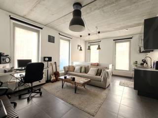 Modern en lichtrijk één slaapkamer hoek appartement gelegen op de gelijkvloerse verdieping op centrale locatie nabij Berchem station,...