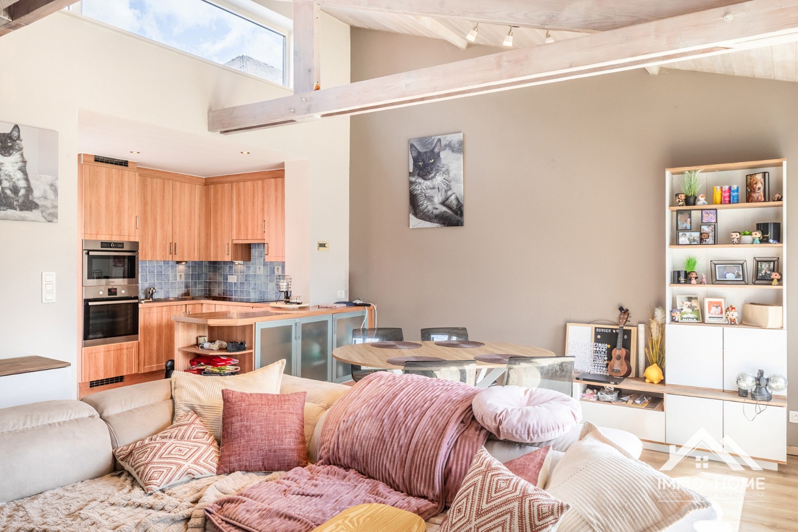 Frituur en magazijn met appartement op een topligging! - foto 4