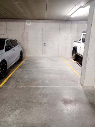 TE KOOP: staplaats in ondergrondse garage van residentie 'De Fonteine', gelegen aan het Welleplein. (centrum Welle-Denderleeuw)Toegang tot het...