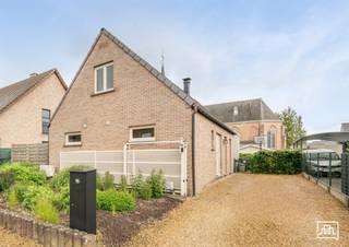 Bienvenue dans cette charmante maison moderne située à Neigem, ce développement ouvert offre 138 mètres carrés d'espace de vie, idéal pour les...